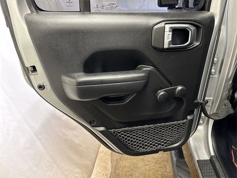 Used 2021 Jeep Gladiator Sport image 21