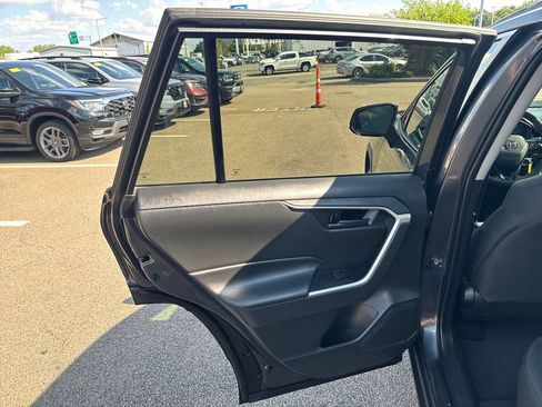 Used 2021 Toyota RAV4 LE w/ Carpet Mat Package (TMS) AWD/4WD image 39