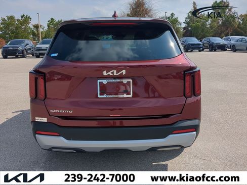 New 2025 Kia Sorento LX image 6