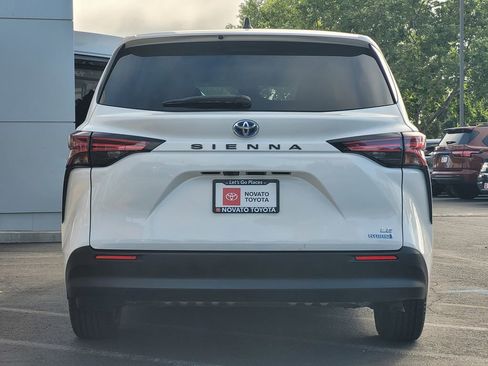 Used 2021 Toyota Sienna LE FWD image 7