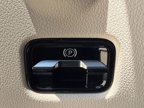 Used 2024 Mercedes-Benz C 300 Sedan image 31