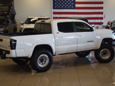 Used 2017 Toyota Tacoma SR5 RWD image 39