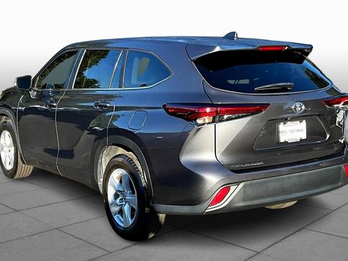 Used 2023 Toyota Highlander L FWD image 11