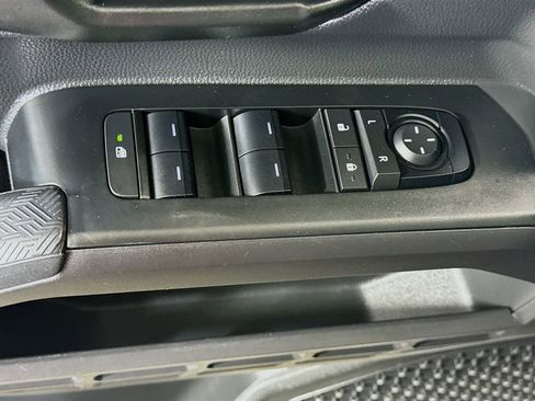 Used 2025 Toyota Tacoma SR5 AWD/4WD image 19