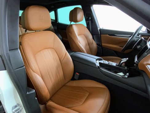 Certified 2022 Maserati Levante GT image 39