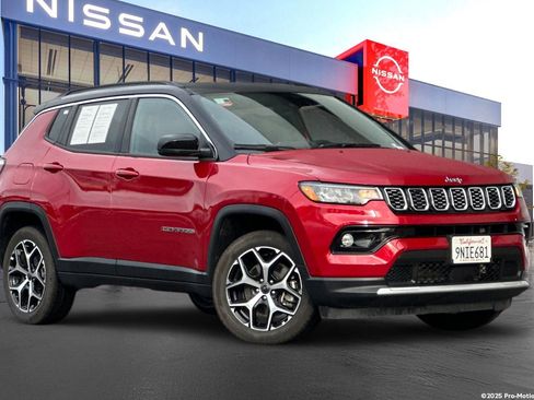 Used 2025 Jeep Compass Limited image 1