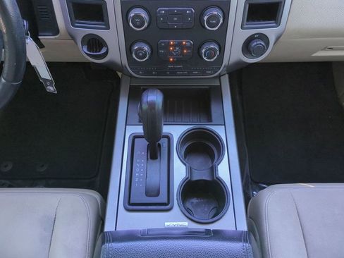 Used 2017 Ford Expedition XLT image 16