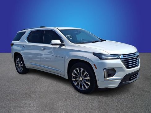 Used 2023 Chevrolet Traverse Premier FWD image 2