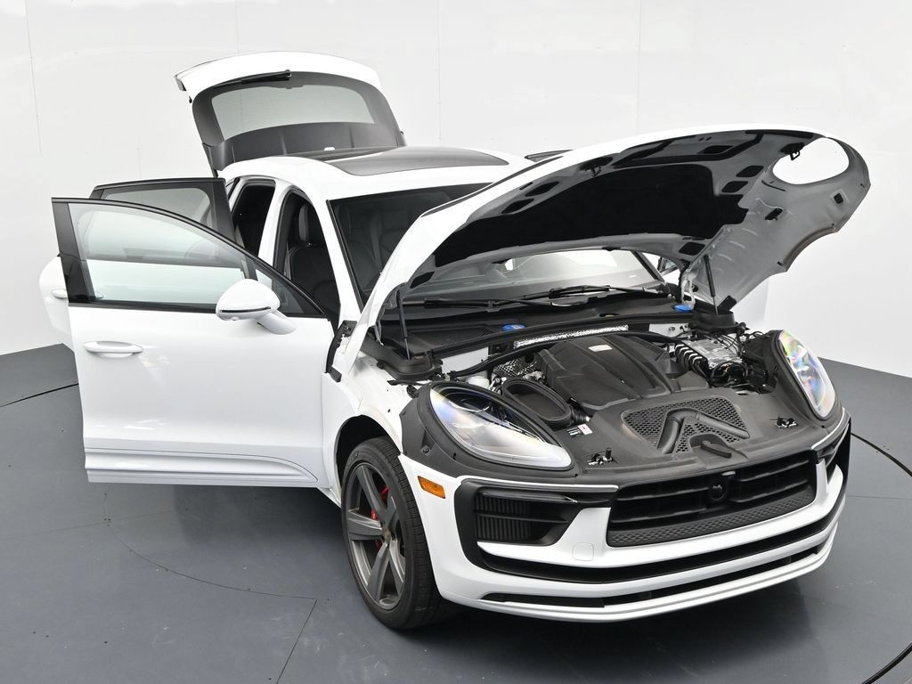 Certified 2026 Porsche Macan S AWD/4WD image 18