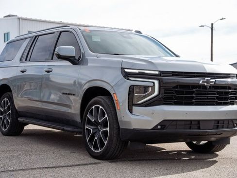 Used 2025 Chevrolet Suburban RST w/ Comfort Package image 3