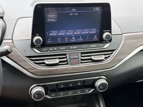Used 2025 Nissan Altima 2.5 SV FWD image 21
