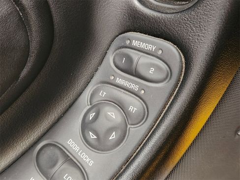 Used 2000 Chevrolet Corvette Convertible w/ Memory Pkg image 17