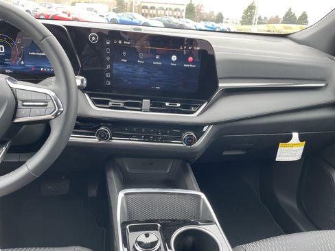 Used 2026 Chevrolet Equinox LT w/ Midnight Edition image 16