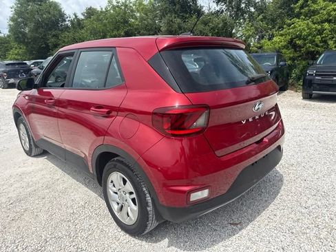 Used 2023 Hyundai Venue SE FWD image 8