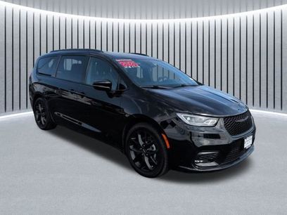 Used 2025 Chrysler Pacifica Limited