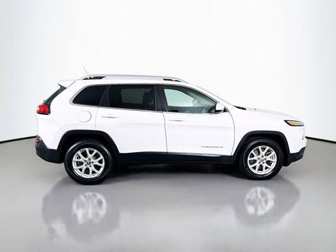 Used 2016 Jeep Cherokee Latitude AWD/4WD image 4