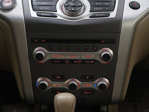 Used 2014 Nissan Murano SV image 16