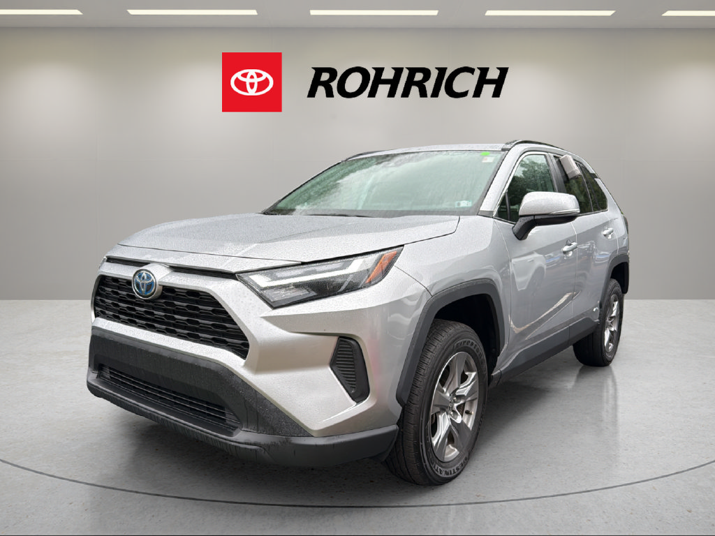 Used 2022 Toyota RAV4 XLE w/ Convenience Package AWD/4WD image 1