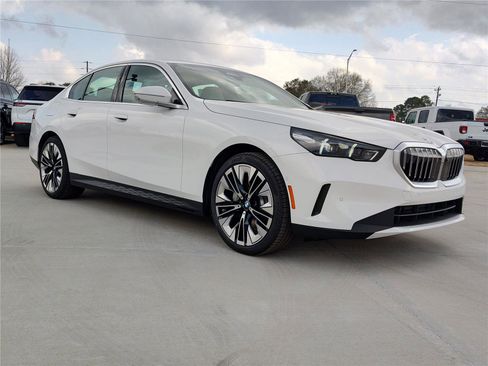 New 2026 BMW 530i w/ Premium Package RWD image 5