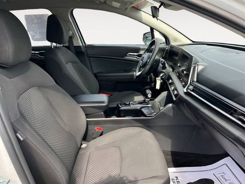 Used 2023 Kia Sportage LX AWD/4WD image 15