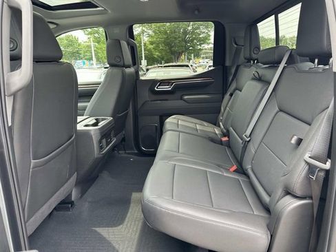 Used 2025 Chevrolet Silverado 1500 LT Trail Boss w/ Convenience Package II AWD/4WD image 15