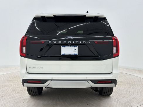 Used 2025 Ford Expedition Platinum w/ Driver's Package AWD/4WD image 10
