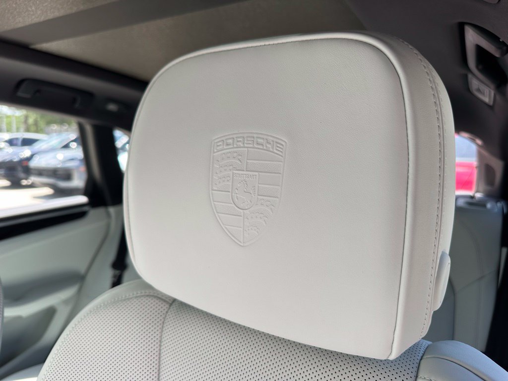 Used 2026 Porsche Macan AWD/4WD image 18