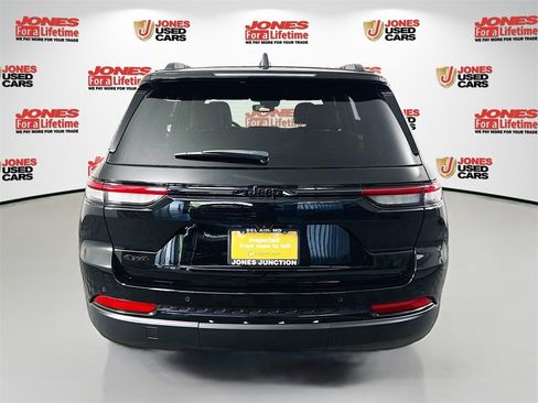 Used 2023 Jeep Grand Cherokee Altitude image 15