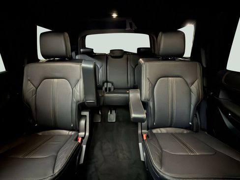 Used 2023 Ford Expedition Platinum image 26
