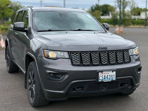 Used 2021 Jeep Grand Cherokee Altitude AWD/4WD image 7
