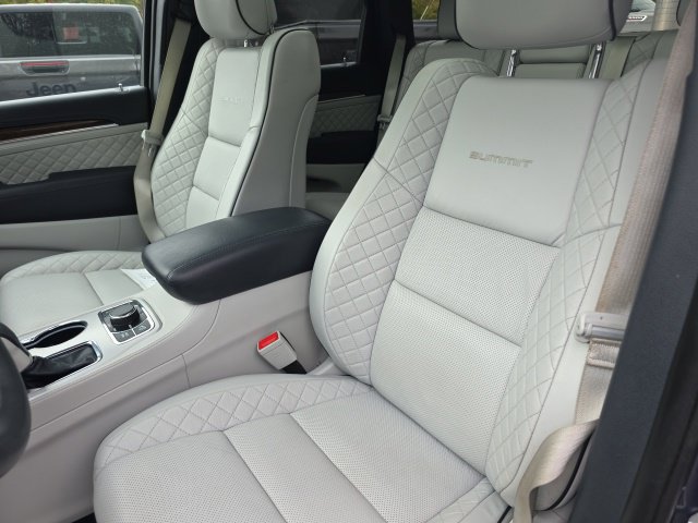 Used 2019 Jeep Grand Cherokee Summit AWD/4WD image 3