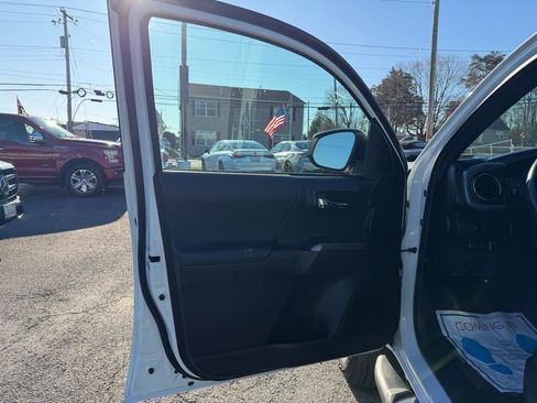 Used 2023 Toyota Tacoma TRD Pro AWD/4WD image 9