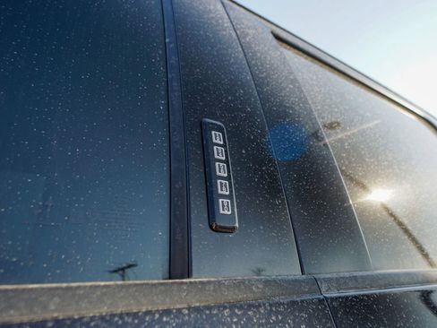 Used 2022 Ford F250 XLT w/ Black Appearance Package image 11