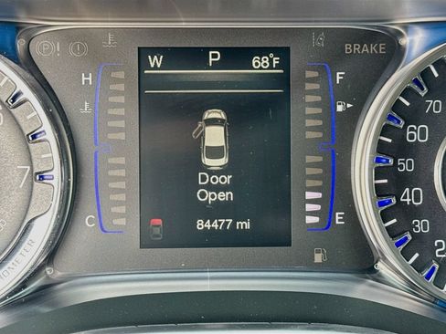 Used 2015 Chrysler 200 Limited w/ Convenience Group FWD image 10