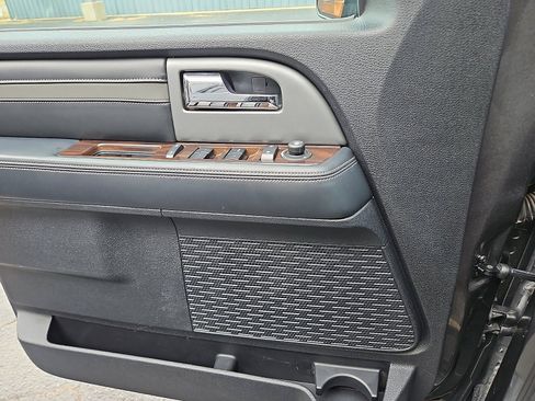 Used 2015 Ford Expedition Platinum image 11