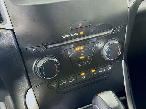 Used 2018 Ford Edge SEL FWD image 25