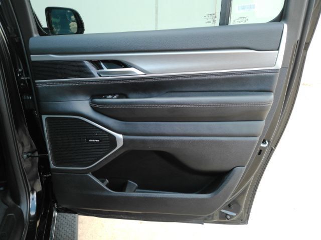Used 2025 Jeep Wagoneer L Series II AWD/4WD image 23