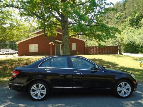 Used 2009 Mercedes-Benz C 300 Sedan image 4