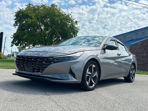 Used 2022 Hyundai Elantra Limited w/ Cargo Package FWD image 1