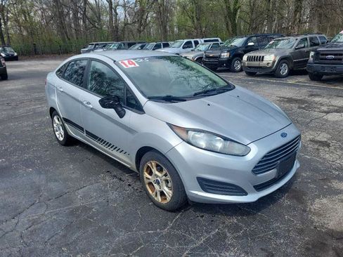 Used 2014 Ford Fiesta SE image 5