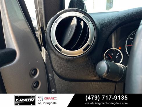 Used 2013 Jeep Wrangler Unlimited Sahara w/ Connectivity Group AWD/4WD image 13