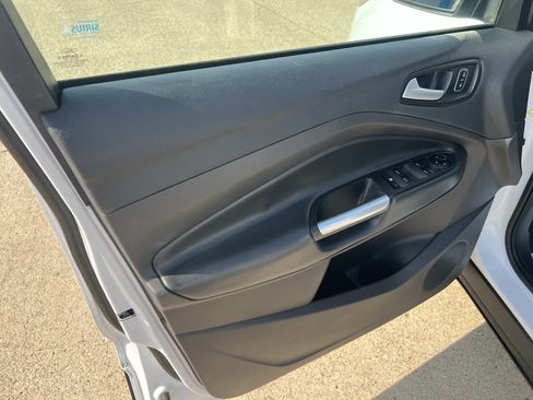 Used 2017 Ford Escape SE FWD image 12