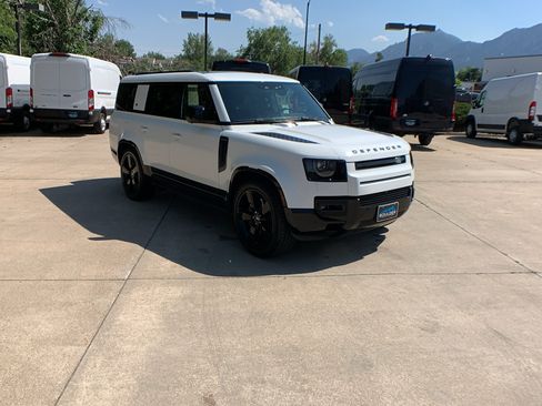 Used 2024 Land Rover Defender 130 X-Dynamic SE AWD/4WD image 7