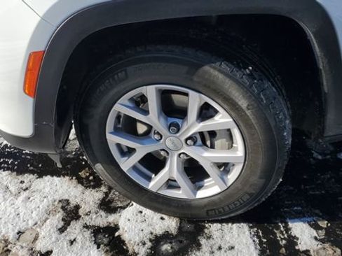 Certified 2022 Jeep Grand Cherokee Limited image 3