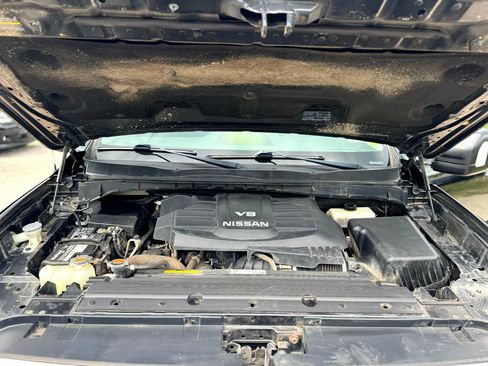 Used 2018 Nissan Titan SV w/ SV Convenience Package image 24