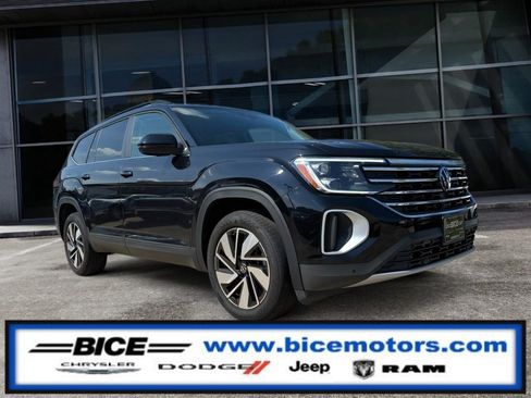 Used 2025 Volkswagen Atlas SE AWD/4WD image 1