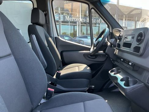 Used 2025 Mercedes-Benz Sprinter 2500 image 16