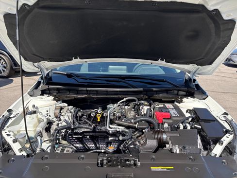 Used 2025 Nissan Altima 2.5 SV FWD image 32