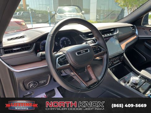 Used 2025 Jeep Grand Cherokee Summit AWD/4WD image 6