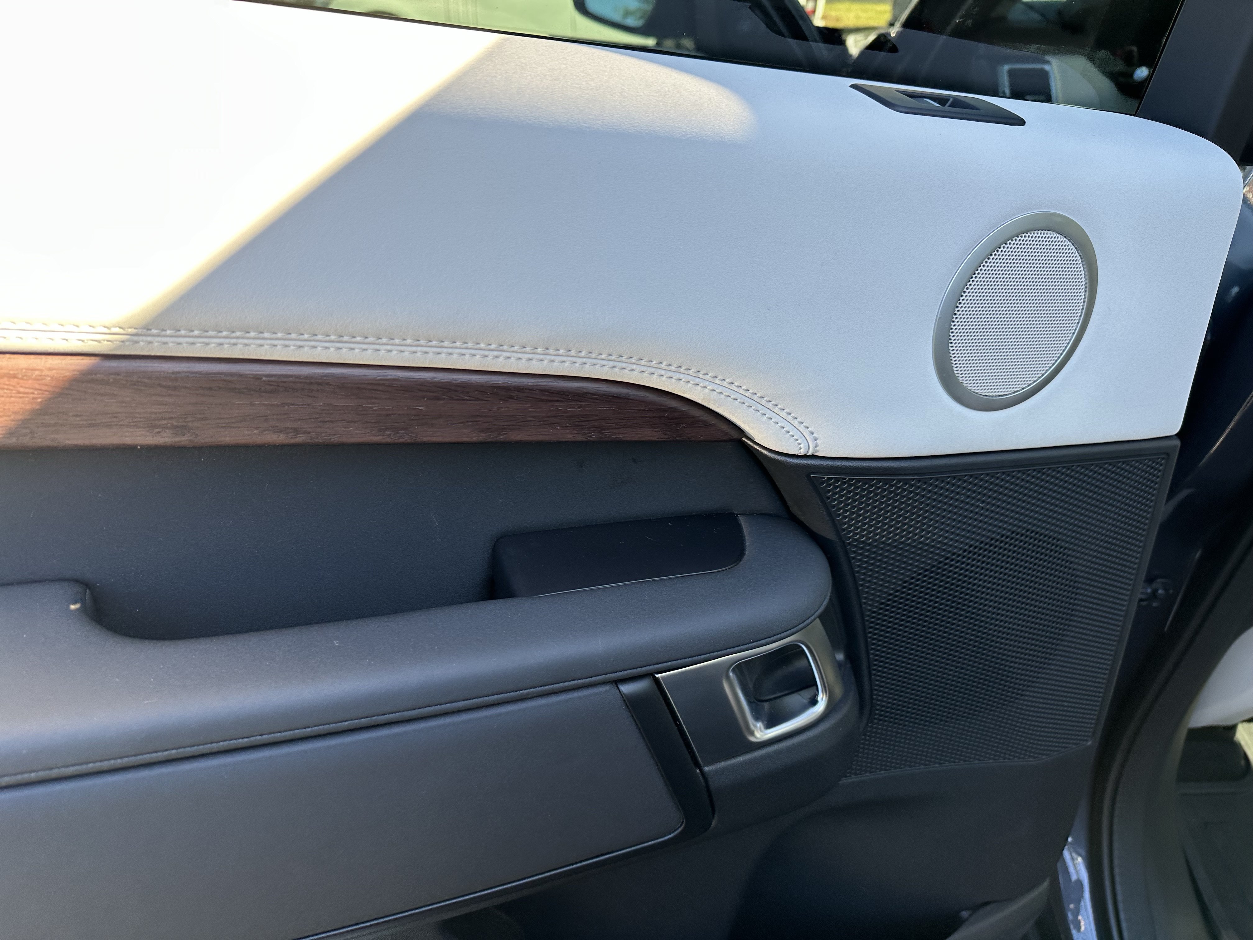Certified 2024 Land Rover Discovery S AWD/4WD image 30